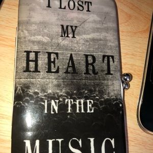 “I lost my heart in the music” Wallet